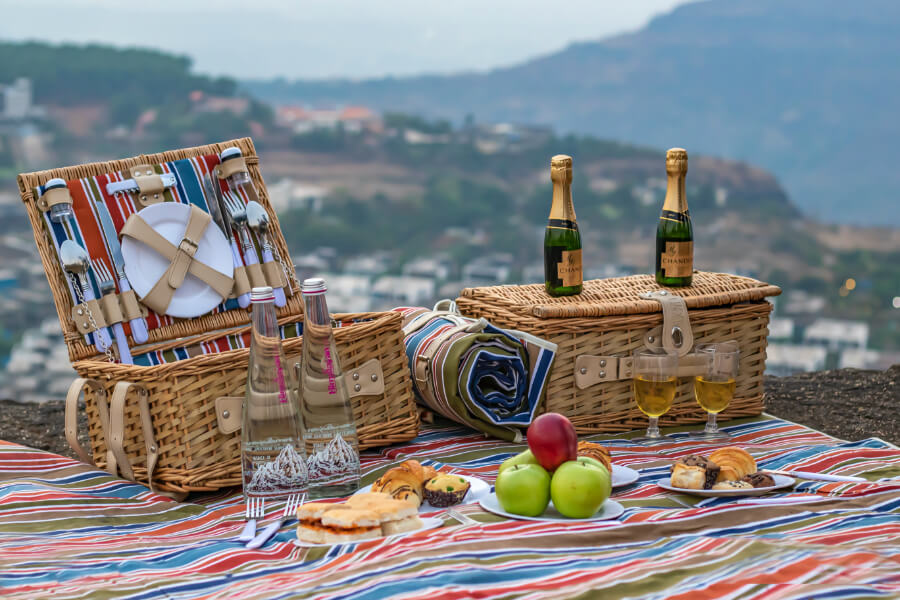 PICTURESQUE PICNIC